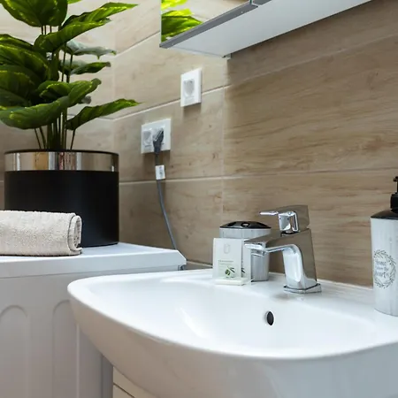 Apartament Downtown Cube *